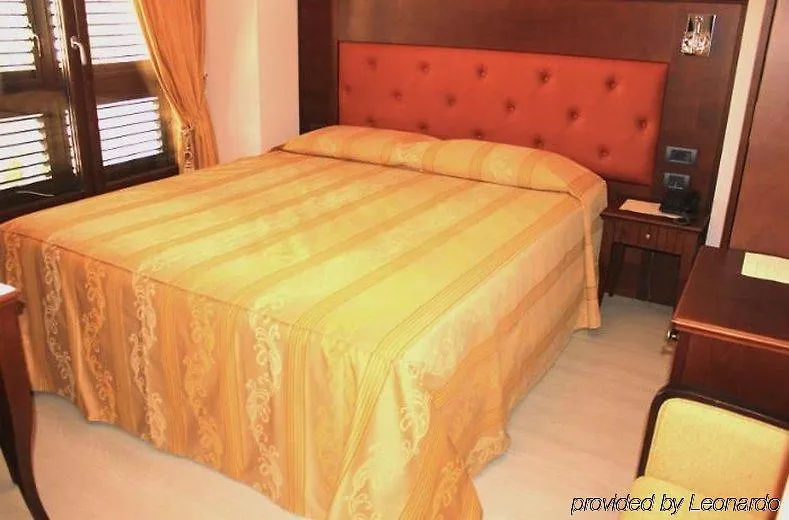 Oxford Hotel Тирана