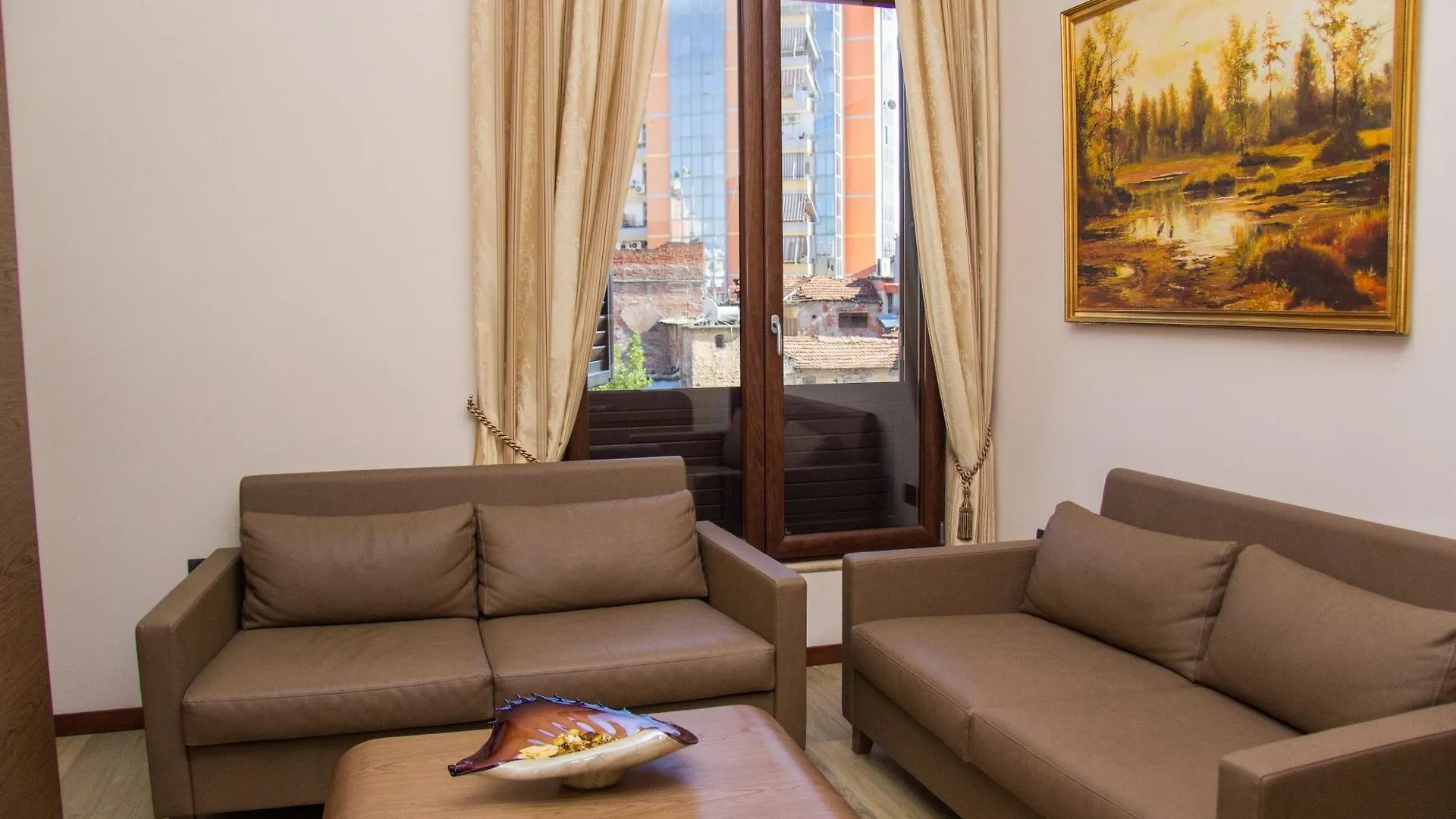 ****  Oxford Hotel Тирана Албания