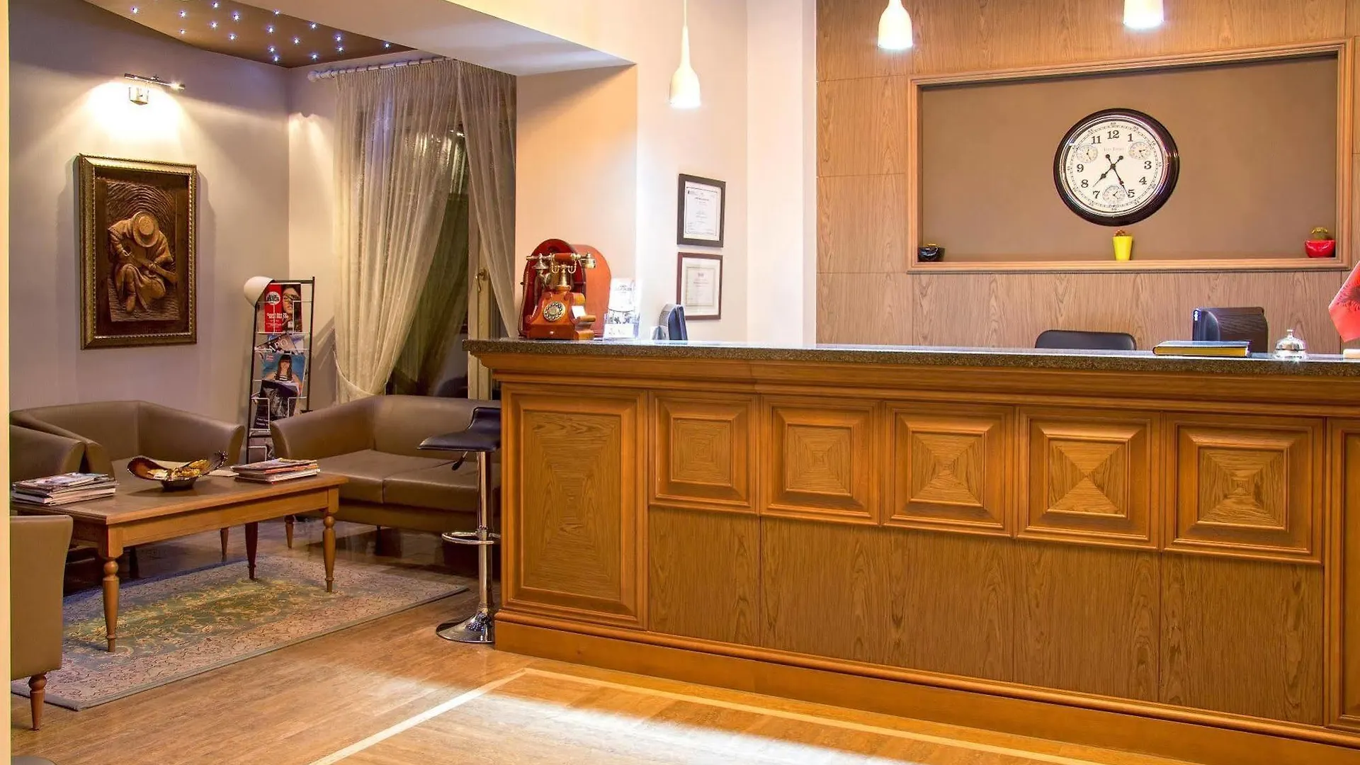 Oxford Hotel Тирана