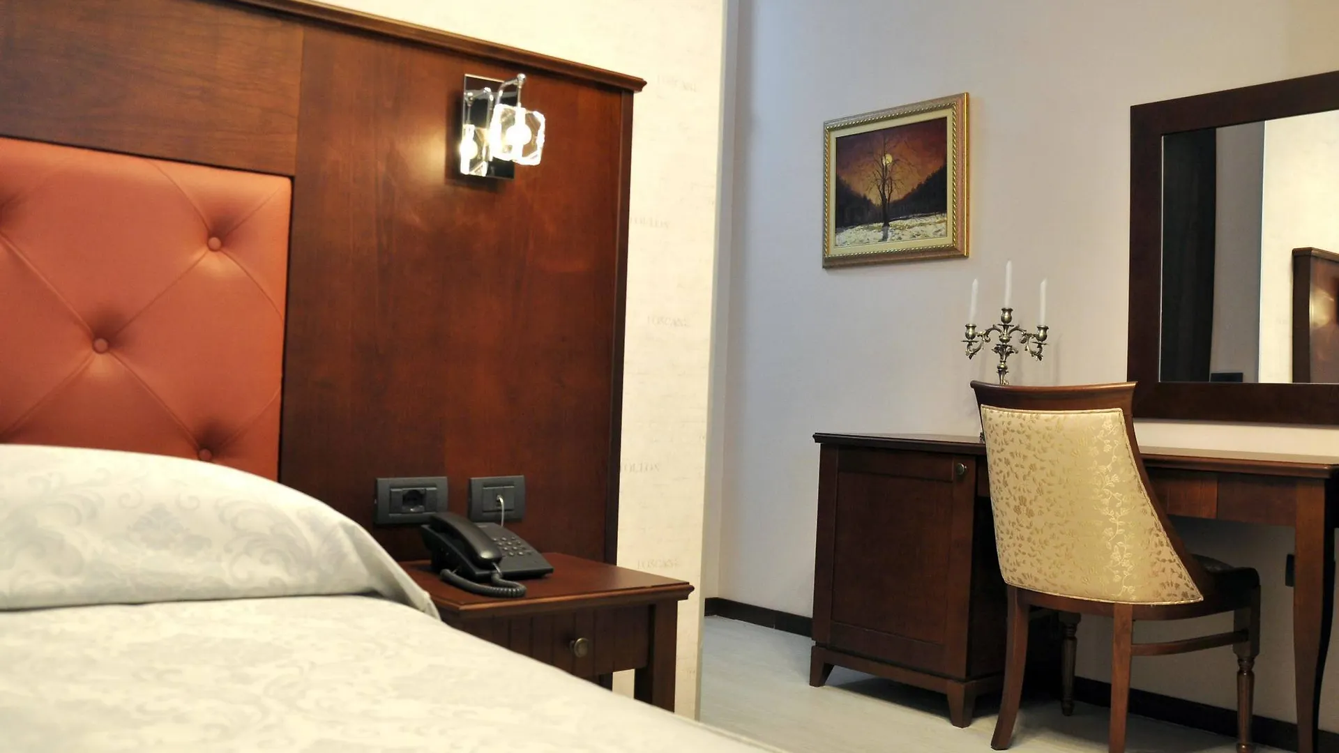 Oxford Hotel Тирана 4*,